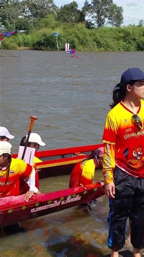 A talented female rower🛶