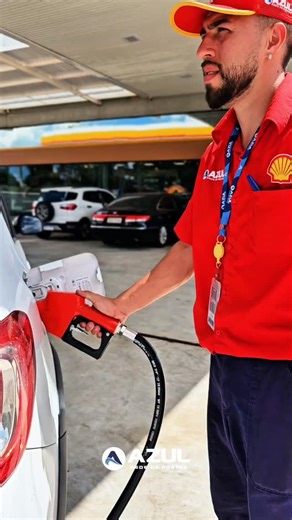 AZUL REDE DE POSTOS on Instagram: "Economizar no combustível nunca foi tão fácil. 🥳 Com o Shell Box, você abastece nos postos Shell da Azul Rede de Postos, paga pelo celular e ainda garante desconto por litro. 🤩 Baixe agora e aproveite cada quilômetro com mais vantagem. 💙⛽ #ShellBox #PostoShell #AzulRedeDePostos #DescontoNoCombustível #AbasteçaComVantagem EconomiaNaEstrada"