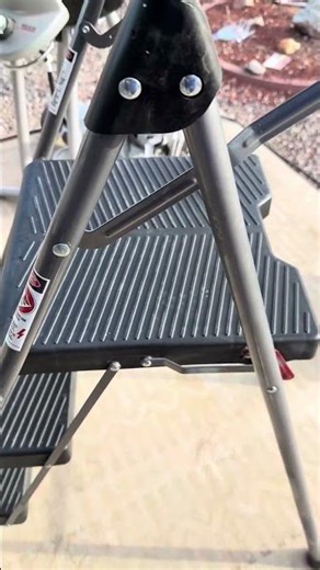 A closer look at this stepstool ladder HBTower 3 Step Ladder with Tool Tray, Folding Step Stool with