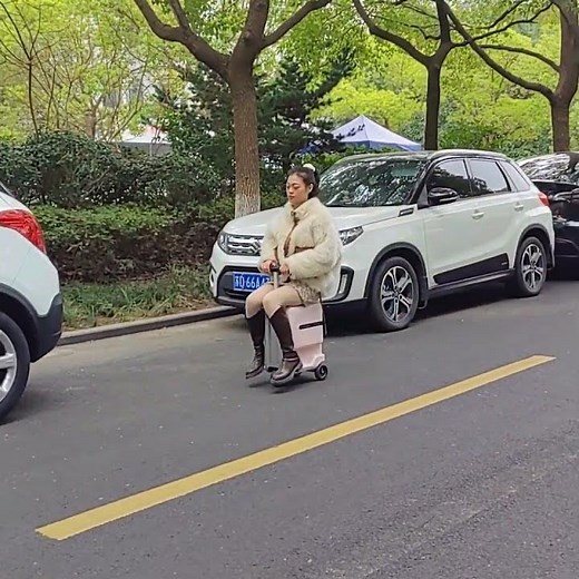 Airwheel-Free Intelligent Life-Transform the way you travel with the Airwheel Smart Riding Luggage