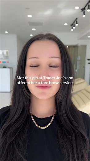 Much better 🙂‍↔️ #lovelybrowsstudio #eyebrowtattoo #ocbrows #eyebrowshaping #semipermanentmakeup