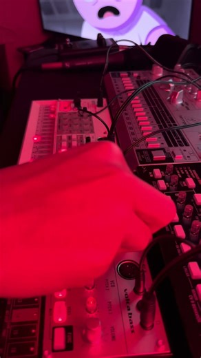 ✨Sequencing on Korg Volca Bass + Korg Volca Sample 2 #korg #volca #dawless #electronicmusic