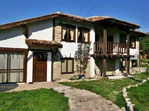 Huge house with a swimming pool for sale in Bulgaria, Varna area
