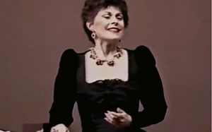 气质型阿姨 花腔女高音Roberta Peters唱亲爱的名字 1987 一朵蒙尘玻璃罩下依然精致的玫瑰