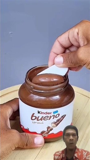How to eat kinder bueno 🍫💡🤔 #short #asmr #mukbang #chocolate #kinderbueno #food #usa #youtubeshorts
