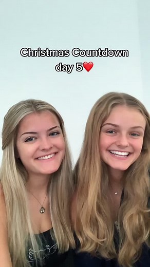 Christmas Countdown Day 5 with Jacy and Kacy