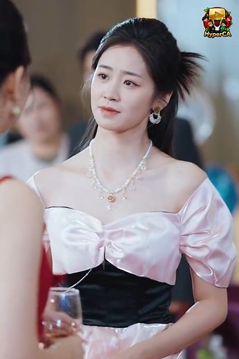 678K views · 12K reactions | 푭푼푳푳 - Bé gái lọt lòng bị cha mẹ ruột...