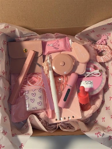 Поръчка №36 за Нанка @nankaruseva🎀 15 топки – розово 💗💖 Нежна, но пълна с изненади 🎁✨ Да правя ли още такива? 👀 #tiktokbg #girlybox #mysterybox #asmrsounds #foryoupage❤️❤️ #малъкбългарскибизнес #tik_tok #mystery #viral #fyp #girls #изненада #подарък #asmr #luckyscoop #pink