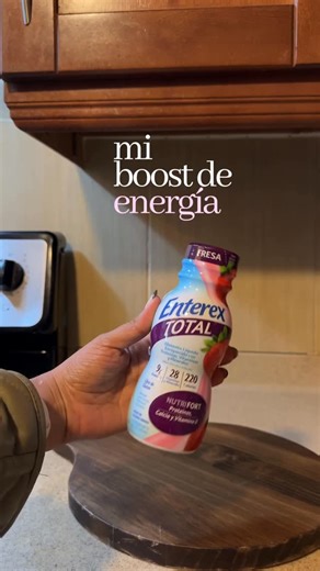 Ma. José González | Nutricionista on Instagram: "Comenzar el día con energía y nutrición nunca fue tan fácil 🍓 Mi smoothie con Enterex Total de @enterexca es mi aliado para las mañanas activas y llenas de buen ánimo☀️ ¿ya lo conocías? y si noooo, te comparto sus beneficios clave: ✨apoya tu nutrición diaria y te ayuda a tener energía, fuerza y vitalidad. Es una fórmula nutricional con proteínas, vitaminas y minerales, ideal si quieres: ✨ Sentirte con más energía durante el día ✨ Favorece el mant