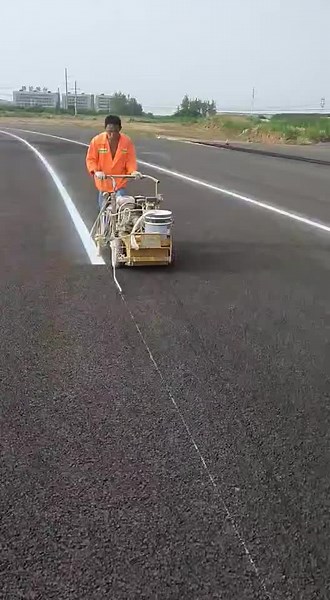 Lxd6l cold paint road marking machine #roadmarking #roadmarkingmachine #pavementmarking #coldpaintingmachine