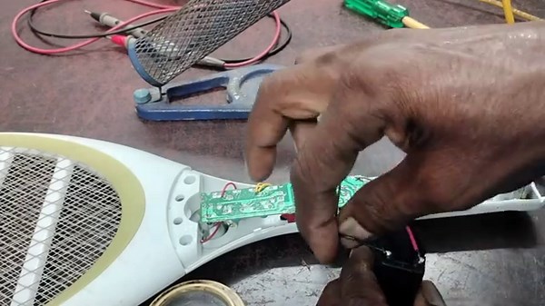 దోమల బ్యాట్ పనిచేయట్లేదా దోమల బ్యాట్ ను ఎలా టెస్టింగ్ చేయాలి స్టెప్ బై స్టెప్