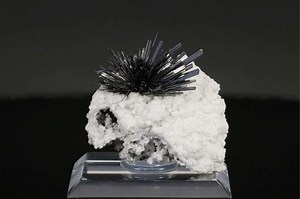 Stibnite (from the Latin stibium, meaning ‘paint’) is the main source of the metalloid antimony. In powdered form, it was used in pre-dynastic Egypt as eyeliner and mascara. #MineralMonday Interactive close-up here: https://collections.peabody.yale.edu/min/dfh/thumbnails/viewer.html?sid=1093 Today, antimony has a range of uses from hardening and increasing the mechanical strength of lead (e.g., in car batteries, and bullets), to manufacturing fireworks, flame retardants, paints, and pottery. One