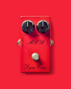 First released in 1974 as one of MXR’s foundational pedals alongside the Phase 90, Distortion , and Blue Box Fuzz, the Dyna Comp Compressor is one of the most popular of all time—but it’s much more than its utilitarian name suggests. The secret weapon on countless pedalboards, this little red box is responsible for the percussive, clicky sound heard on numerous hit records. It couldn't be simpler to use—just set the amount of compression you want with the Sensitivity control and the effect volum