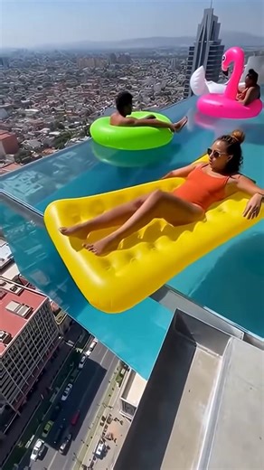 🏙️💧The Infinity Pool Illusion. Water at the Edge of the Sky