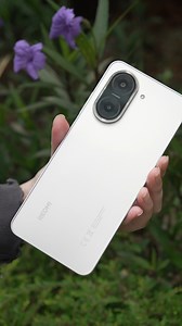 Redmi A5, bergaya dan reka bentuk kamera yang menonjol, mencipta rekaan yang moden serta praktikal. 🌊 Ocean Blue 🌞 Sandy Gold 🌌 Midnight Black Jadi… yang mana satu akan masuk poket anda? Beli sekarang: https://www.mi.com/my/product/redmi-a5/ #XiaomiMalaysia #RedmiA5 | Xiaomi Malaysia