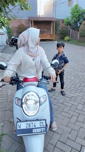 Poor Yubi's Little Sibling Left Behind by Mom #shorts