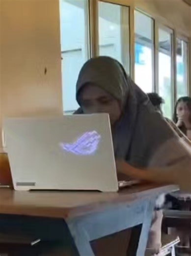 Laptop ROG: Anime Matrix Designs for Your MacBook