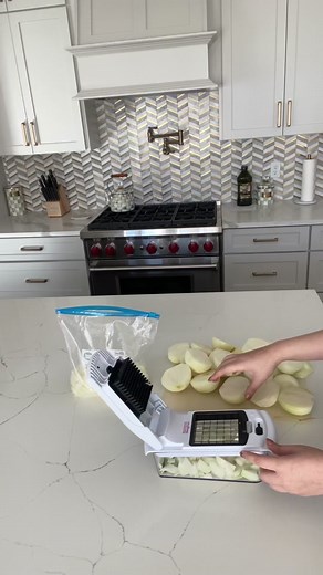 Time-Saving Onion Prep: Freeze & Chop Efficiency!