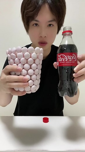 メントスとコーラの驚きのコップ実験