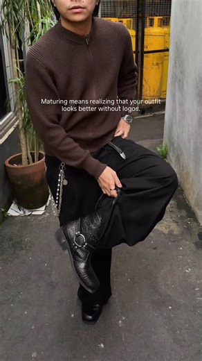 A L D I on Instagram: "Dress like a man #outfitinspiration #mensfashion #simplefits #outfit #cleanfit"