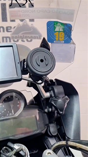 My new SP Connect setup: ✅ Wireless charging ✅ Anti Vibration Module ✅ Weatherproof ✅ Adjustable mount | SP Connect