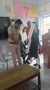 25 मिलीयन व्यूज( only my youtube and fb पेज pe )वाली वीडियो की सच्चाई......... आईजी साहब हिसार के द्वारा एक स्कूल में भेजा गया और वहां पर लोगों को नशे की लत लेकर अवेयरनेस किया और लेक्चर के दौरान वहां हिंदी की अध्यापिका प्रवीण मैम थोड़ी सी इमोशनल हो गई और और बोली कि आज की यंग पुलिस बहुत अच्छा काम कर रही है समाज में और मुझे 1100 देकर मेरा मान सम्मान किया यह मेरा कोई बचपन का स्कूल नहीं था जिसको लेकर मीडिया पर लिखा गया और ओवराल एक वेबसाइट के थ्रू मुझे पता चला इस वीडियो पर 74 मिलीयन व्यूज आ सके जहां-