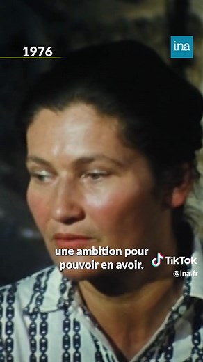 Parmi les rescapés du camp d'Auschwitz-Birkenau, il y avait Simone Veil, déportée en 1944 à l’âge de 16 ans. Tout au long de sa vie, elle témoignera de sa déportation et diffusera la mémoire de la Shoah. #ina #archives #sinformersurtiktok #shoah #Auschwitz #SimoneVeil