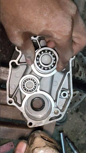 access 125 old gearbox bearing fitting #automobile #splendormodified #motorcycle #mechanic #bike