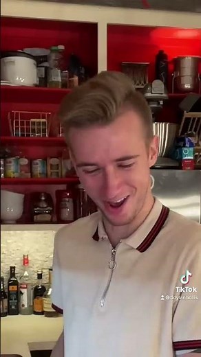 Dylan Hollis - FAKE APPLE PIE (TikTok Vintage Recipe)