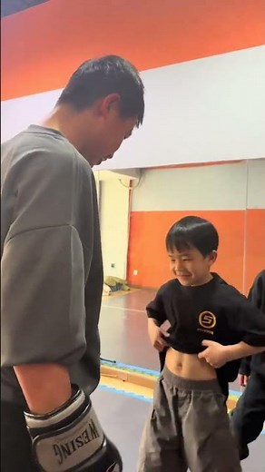 Little Kid's Impressive 8-Pack Abs! Unbelievable Strength for a Child