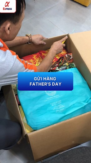 🎁💙 QUÀ TẶNG CHA – BAY QUA NGÀN DẶM, ĐẾN TẬN TAY NGƯỜI THƯƠNG! ✈️ Alpha luôn bên cạnh bạn, nâng niu và gửi yêu thương của bạn đi khắp thế giới trong những dịp đặc biệt. ✈️ Cảm ơn quý khách hàng đã tin tưởng và lựa chọn Alpha để gửi hàng quốc tế nhân dịp Ngày của cha. ___________________ ✨ ƯU ĐÃI ĐẶC BIỆT KHI BẠN CÓ NHU CẦU GỬI HÀNG NHẸ DƯỚI 2KG: 📦 Chỉ từ 136K/đơn ⏱ Giao nhanh 8–10 ngày 🌍 Gửi đi hơn 30 nước trên khắp thế giới: Mỹ – UK – Úc – Canada – Nhật – Singapore – các nước EU… Gửi được nh
