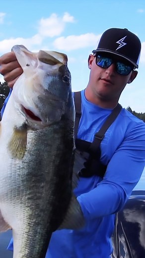 Noah Pescitelli KTBTv 🇺🇸 on Instagram: "Wait for it 👀 On this day our best 5 weighed 38lbs 💯🔥 - #fishing #bassfishing #9lber #fish #bigbass #lake #bigbassenergy #kickintheirbasstv"