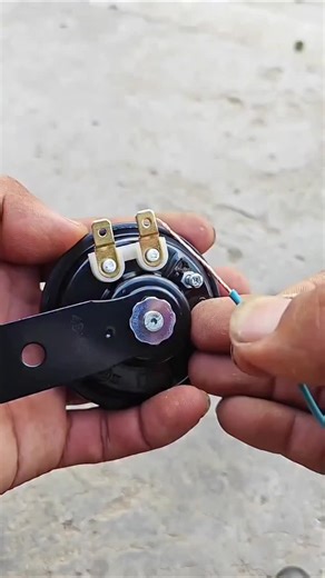 #creatorsearchinsights No More Loose Wires 🔊 Poor speaker wiring causes intermittent sound and customer complaints. This upgraded speaker wiring terminal uses an extended pure copper core that clamps firmly on both sides for a solid, reliable connection. Perfect for speaker enclosures, batteries, and clean professional installs that actually last. #AudioUpgrade #SmartConnections #Toolvex #TechFix GadgetHack