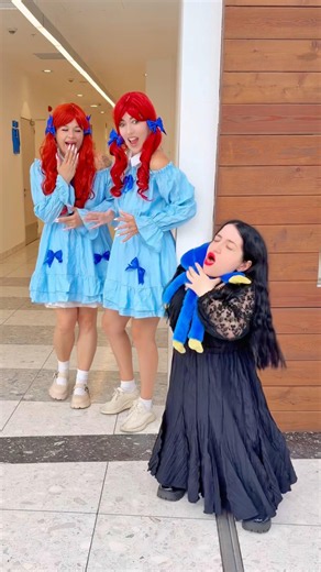 The dwarf couldn't escape…😬🫣 #pranks #poppyplaytime #twins