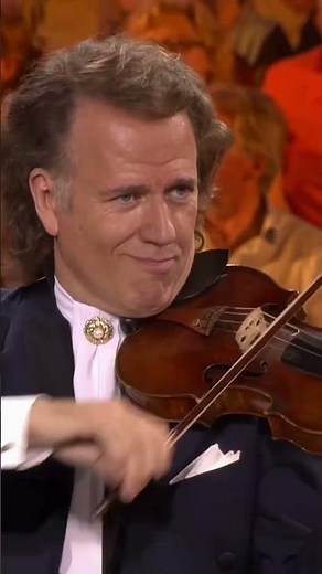 Magical Viennese Waltz! André Rieu & His Orchestra Bring the Audience to Life 🎻👑