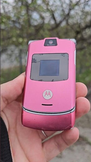 Pink Motorola V3 Turns Gray – Watch the Magic! #motorola #oldphone #technostalgia