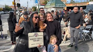 Los Angeles unveiled the naming of a Boyle Heights intersection after native and internationally acclaimed artist Robert Vargas. He rose to prominence with his portraits and murals. 🎨✊🏼 Eric Resendiz tells us more. https://abc7.la/3WrcCRD | ABC7
