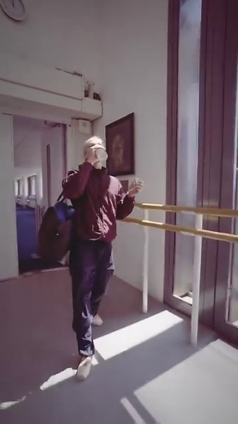 "Have you tried the new @gaynorminden Lyra pointe shoe line ? I love using mine at the barre in class to help work on my foot articulation and the strength of my demi pointe ✨" Love to see the articulation #GMIcon Melissa Hamilton (@__melissahamilton) of The Royal Ballet (@royaloperahouse) is getting in her new Lyra! 🎥 @dancersdiary #GMLyra #GMShineBright #GMIcons #GaynorMinden #melissahamilton #pointeshoes #helpingdancersthrive | Gaynor Minden