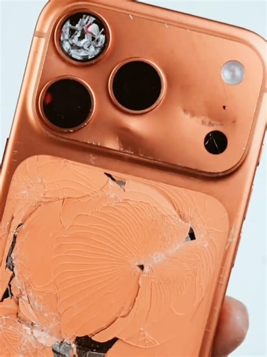 iPhone 17 Pro: Hammer vs Knife Scratch Test! #Shorts #iPhone17Pro