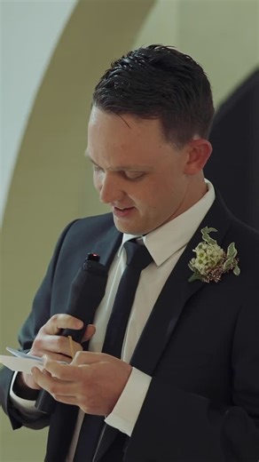 When the groomsman gives a special shout-out to the groom’s hard work… and his degree in smugness. Absolute gold, speeches like these are why we love what we do! @tiarne.ellis @raffertysresort #HunterValleyWedding #3LPhotography #WeddingVideoHunterValley #HunterValleyBride #WeddingReceptionVibes #WeddingSpeeches #RaffertysResortWedding | 3L Photography Film