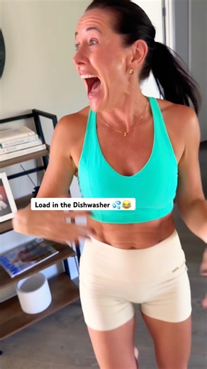 Load in the Dishwasher 💦😂 #couplecomedy