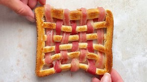 Bacon woven toast: crispy, golden, delicious