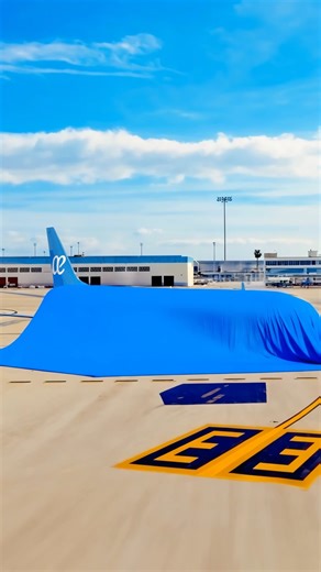 Te presentamos el nuevo The Boeing Company 737-8 ✈️ Una nueva forma de volar donde menos es más 💨 Menos consumo 🔇 Menos ruido 💺 Más confort 🛫 Pronto vas a poder volar en él… 👉 https://www.globalia.com/2025/05/22/air-europa-primer-boeing-737-max_4706/ #NuevaFlota #Boeing7378 #MenosEsMás | Air Europa