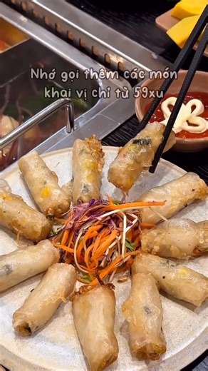 🍲 Một bữa lẩu rau nấm 99xu – đủ xanh, đủ lành, đủ yên Buffet lẩu rau nấm 99xu giữa không gian mát lạnh và yên tĩnh. Hơn 30 loại rau nấm tươi, 10 món nhúng, nước chấm tự pha đậm vị. Chọn nước lẩu nấm thanh ngọt hay tomyum cay chua – mỗi vị đều có cách khiến lòng dịu lại 🍲 Thêm 39xu để thưởng nước thanh lành, ăn kem, tráng miệng mát lành. Một bữa chay đầy đủ – nhẹ bụng, nhẹ lòng nhen. 🍃 Bản Rau – Buffet lẩu rau nấm 99xu. Ăn xanh, sống lành. 📍CN1: 24 Phạm Văn Đồng, P.3, Gò Vấp 📍CN2: 83 Đặng Vă