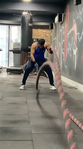 Battle Rope Workout 🔥 #workout #hiit #motivation #shorts #trending #trendingshorts