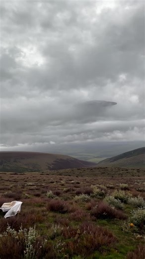 👽 A chilling encounter that defies explanation! Witness this incredible footage capturing a mysterious UFO that raises more questions than answers. What secrets lie behind this enigmatic sighting? Dive into the discussion below and share your theories! Made With Ai #alien #sighting #ufosighting #ufos #ufo #uap #ufology #ufotable #ufohunter #uforesearch #alienlife #ufodisclosure #ufoevidence #aliencontact #ancientaliens #ufocommunity #ufoinvestigation #experiencer #closeencounter #uaptheory #ufo