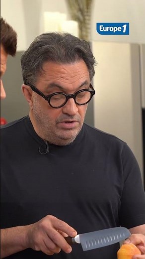 🤤 🍴 La découpe facile du pamplemousse !! #europe1 #shorts