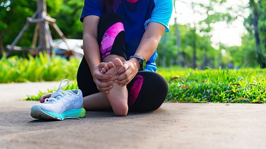 Numb feet while running: Causes, solutions and prevention methods