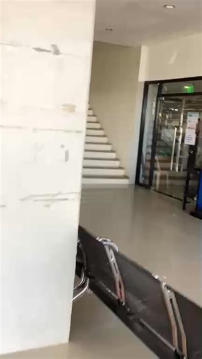 Just in:Ang Toledo City Treasurer Leonardo Rivera nakugang kay sa iyang pagreport sa trabaho, gi-padlocked man ang pultahan sa City Treasurer's Office. Contributed video | DYLA Cebu Newsbreak