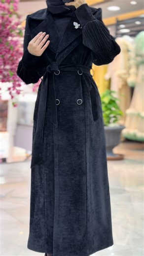 جاكيت مخمل بخامة راقية في مول الحمرا